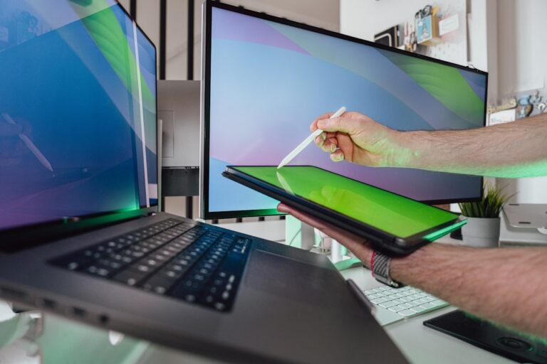 Comparing OLED and LCD Laptop Screens